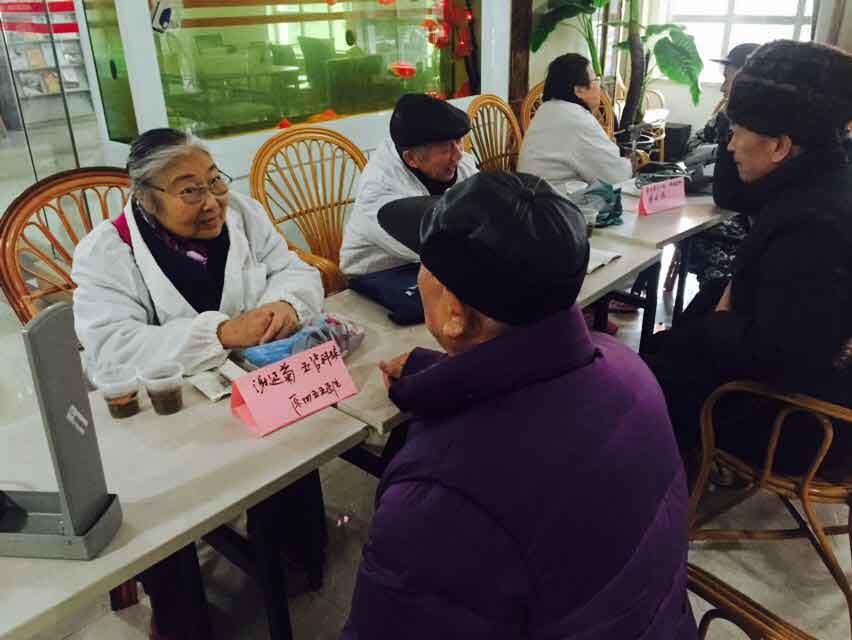 宝山区离退休干部第二休养所为高境镇老人义诊