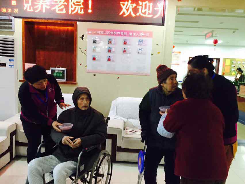 爱心腊八粥  温暖老人心